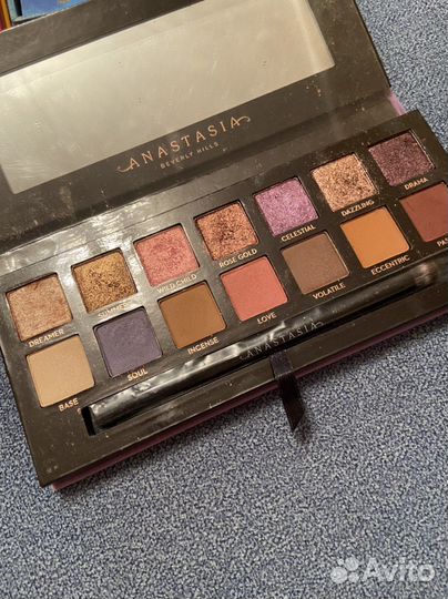 Тени Anastasia Beverly Hills, Juvia's place