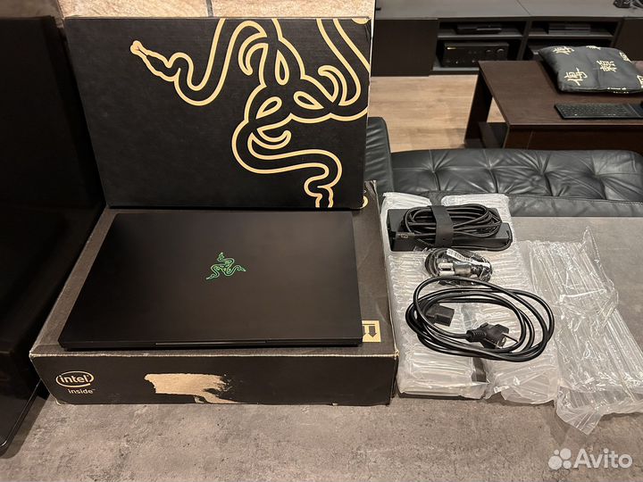 Razer Blade 15 Advanced 2021 (RTX3080, 32GB, 2TB)