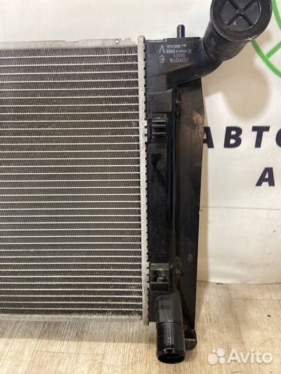 Радиатор охлаждения двигателя Toyota Avensis T25