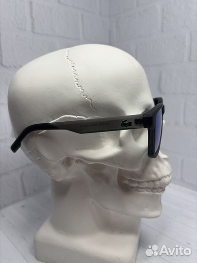 Солнцезащитные очки lacoste