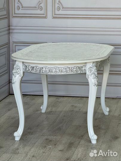 Стол и стулья новые