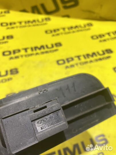 Правая кнопка стеклоподъемника Chery M11