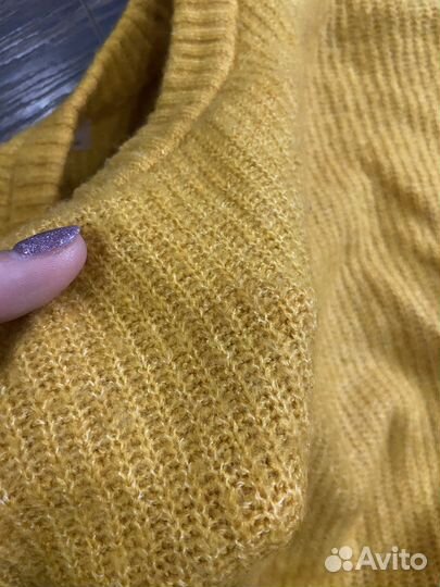 Свитер женский укороченный