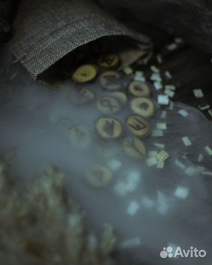 Скандинавские руны старший футарк из абрикоса