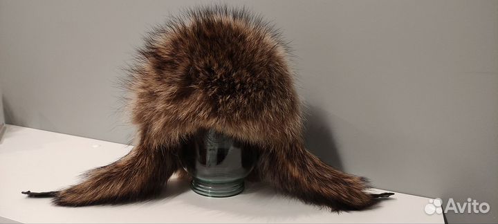 Мужская шапка с натуральным мехом енота