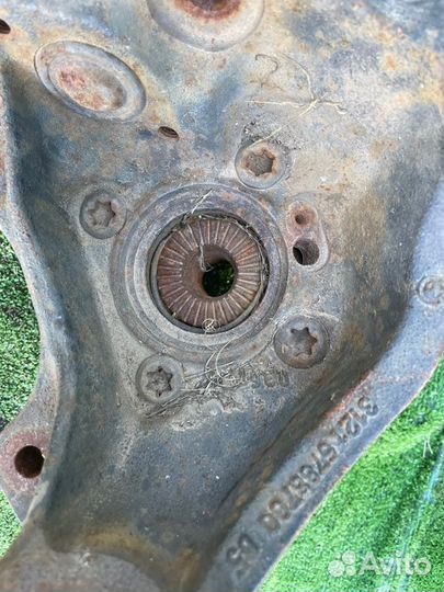 Кулак поворотный передний правый Bmw X1 E84 2012