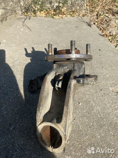 Поворотный кулак mazda 3 bk левый