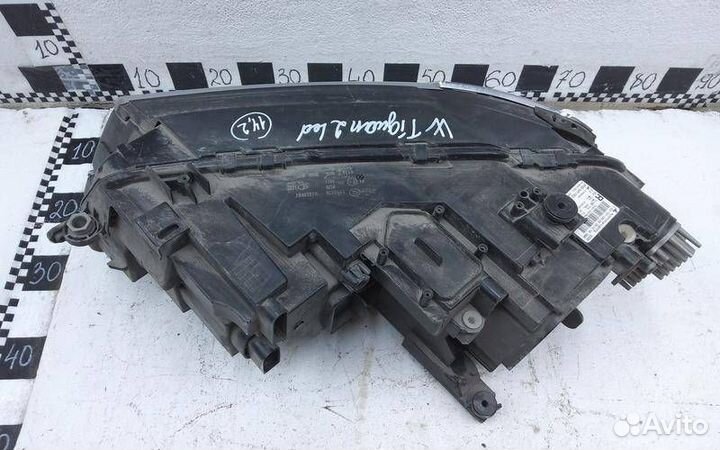 Фара правая Volkswagen Tiguan