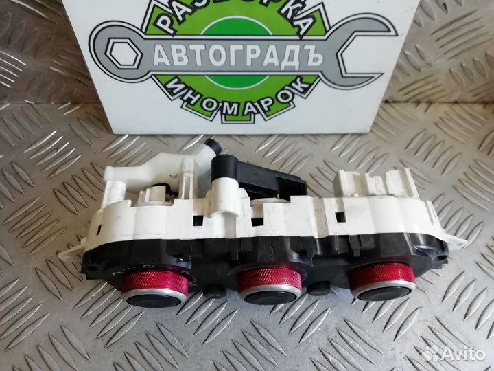 Блок управления отопителем Ford Focus 2 2009г