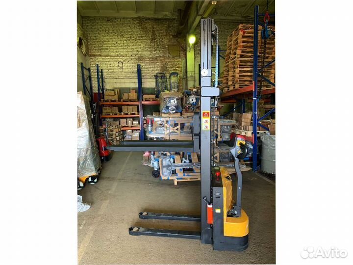 Штабелер самоходный