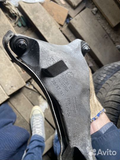 Кронштейн опоры двигателя bmw 24168110