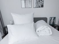 Белые одеяла и подушки для отелей и дома