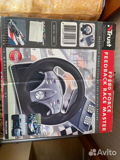 Игровой руль с педалями