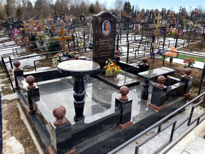 Ваза из гранита. Ваза на могилу