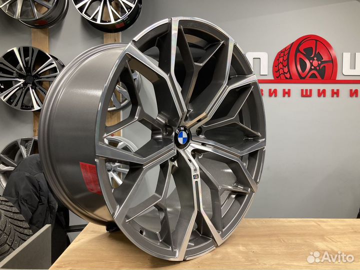 Диски R22 на BMW 785M стиль