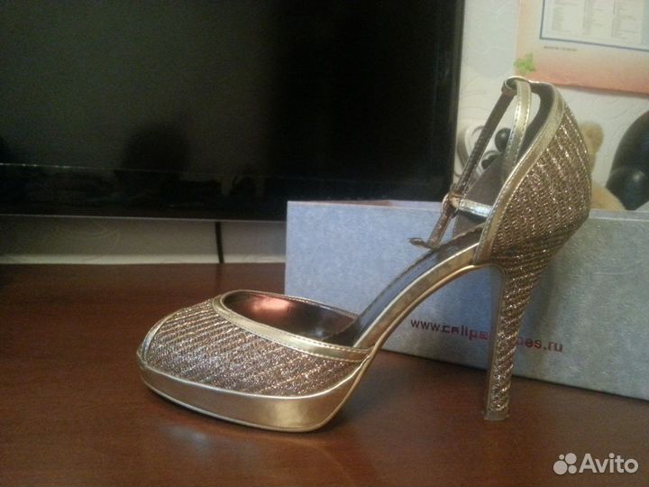Туфли золотые