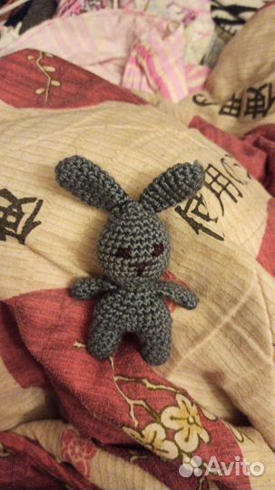 Вязанные игрушки зайка