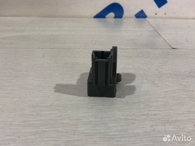 Датчик удара двери peugeot 308 1.6 ат хетчбек