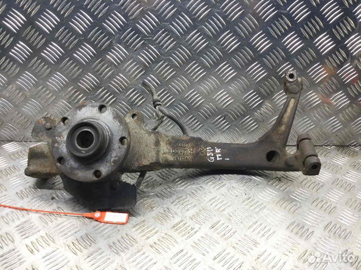 Ступица передняя правая Volkswagen Passat 8d040725