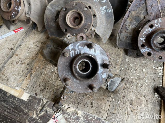 Поворотный кулак правый Ford C-Max