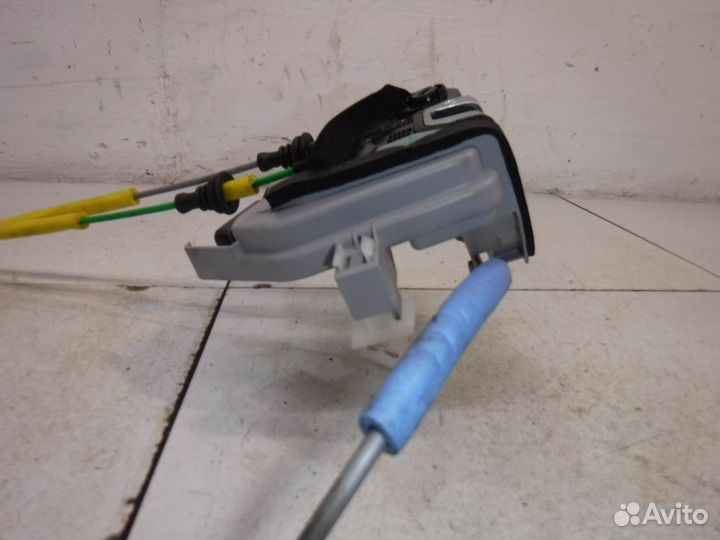 Замок двери задней левой