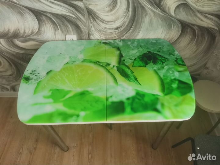 Кухонный стол