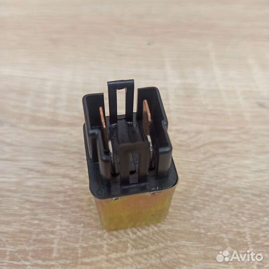 Реле стартера скутера Honda