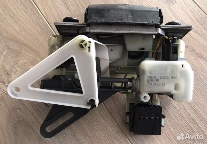 Замок двери багажника Volvo V70 II 31253047