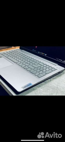 Lenovo Ryzen 5 5500U 8gb ram ssd 512