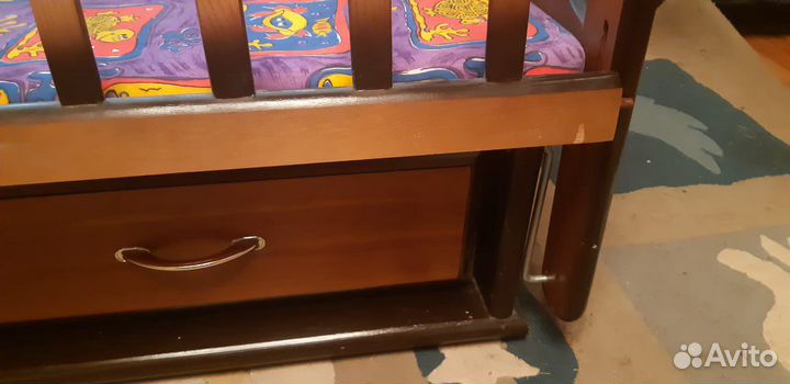 Кроватка детская с поперечным маятником