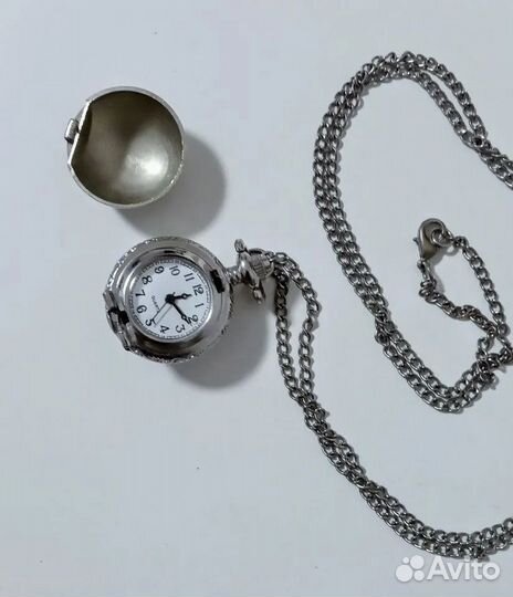 Часы кулон на цепочке