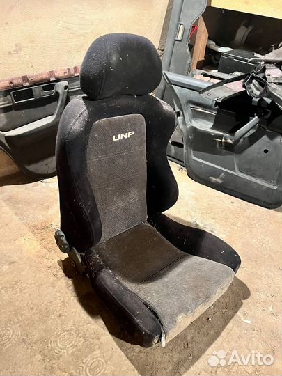 Спортивное сидение полуковш