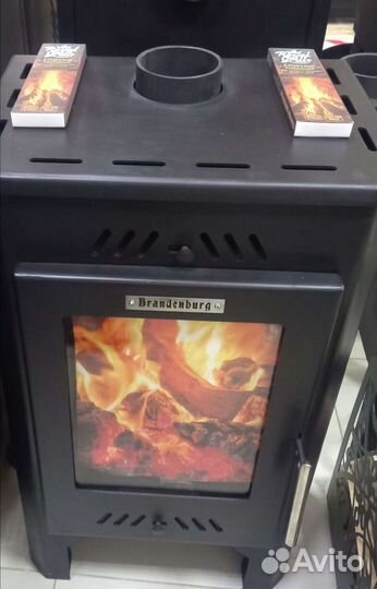 Камин на дровах