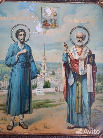 Старинная икона в киоте 