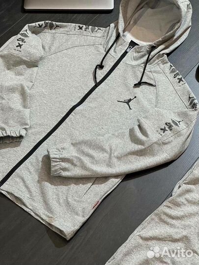 Спортивный костюм