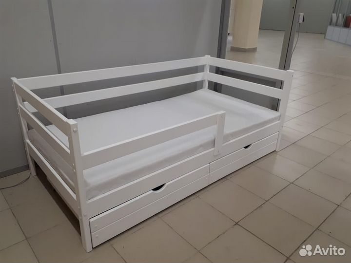 Детская кровать из массива