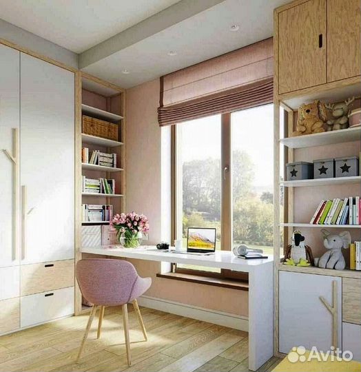 Рабочая зона у окна стол