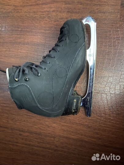 Фигурные коньки risport