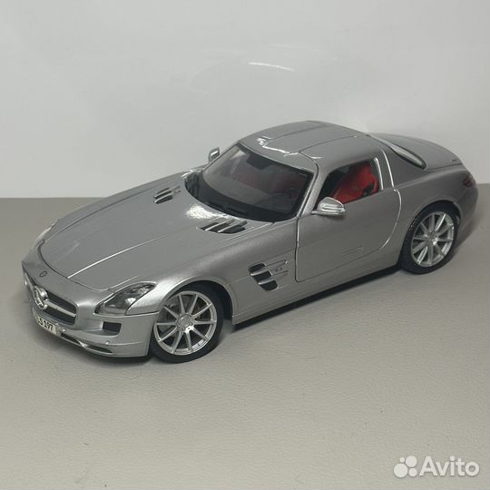 Модель 1:18 Mercedes SLS AMG Maisto