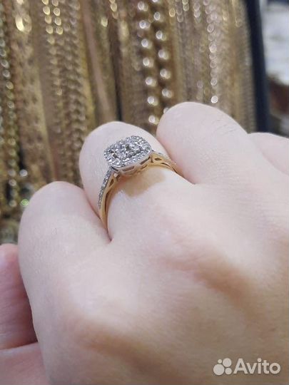 Золотое кольцо с бриллиантоми