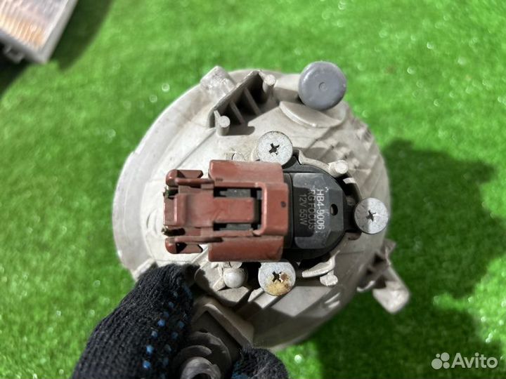 Фара противотуманная передняя левая Toyota Verossa