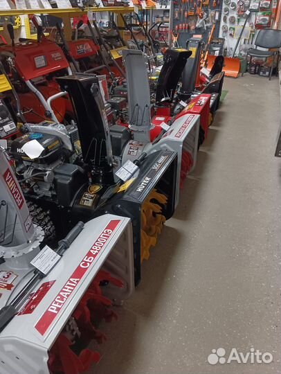 Снегоуборщик бензиновый BR-7856W для низких t