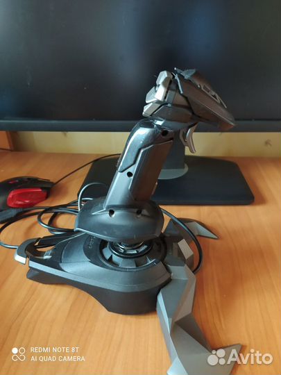Джойстик. Saitek Cyborg V.1 Flight Stic
