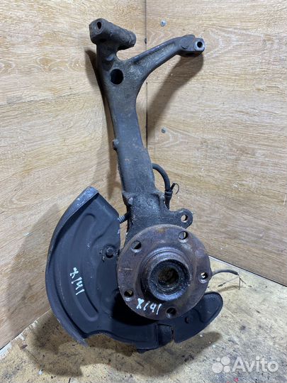 Поворотный кулак передний левый Audi A6 С5 X141