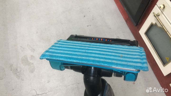 Вертикальный пылесос Philips Power Pro Aqua FC6404