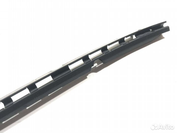 Крепление уплотнителя Audi A6 C6 Avant