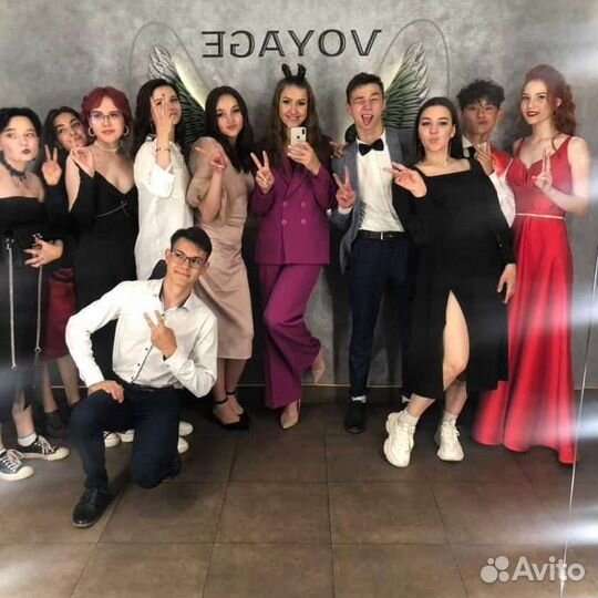 Ведущая.Живая музыка