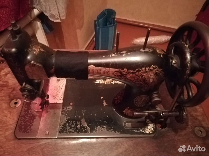 Швейная машина Зингер