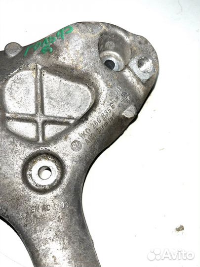 Конштейн компрессора кондиционера VW Golf 6