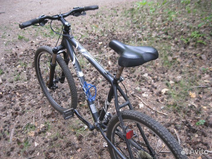 Два горных алюминиевых велосипеда